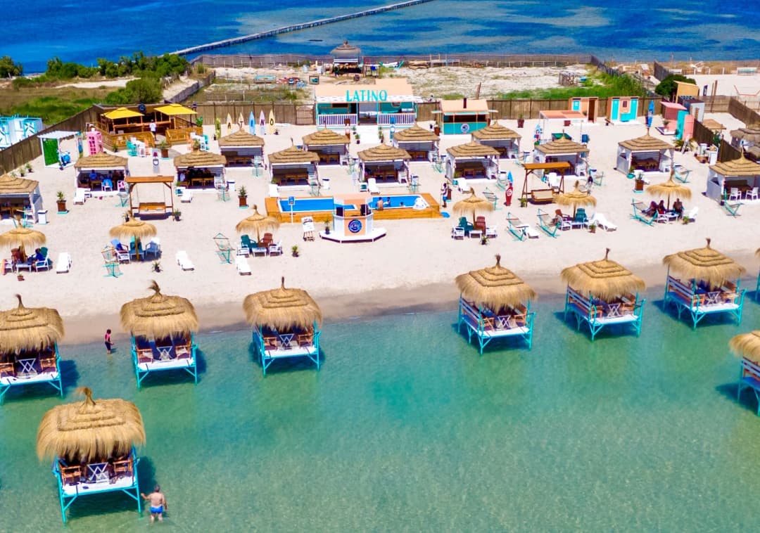 Beach club ambiance